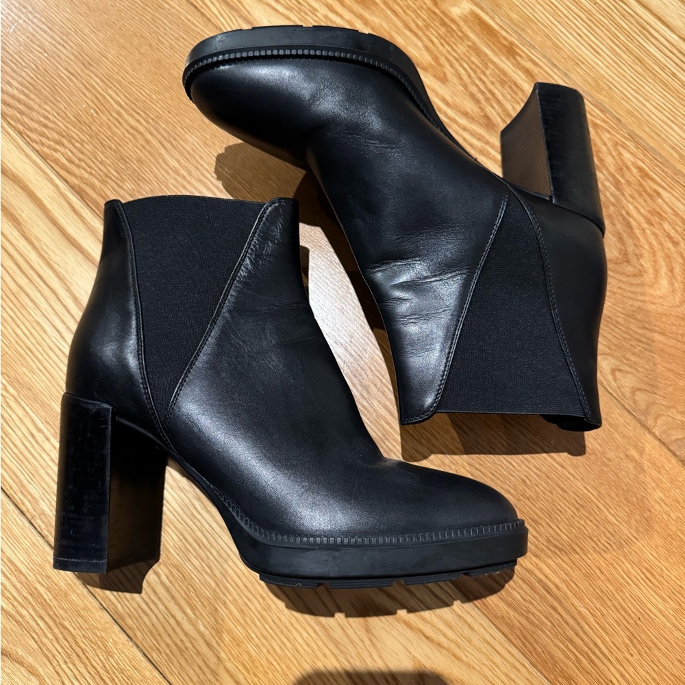 Aquatalia Women's Weatherproof Ankle Boots, size 8.5